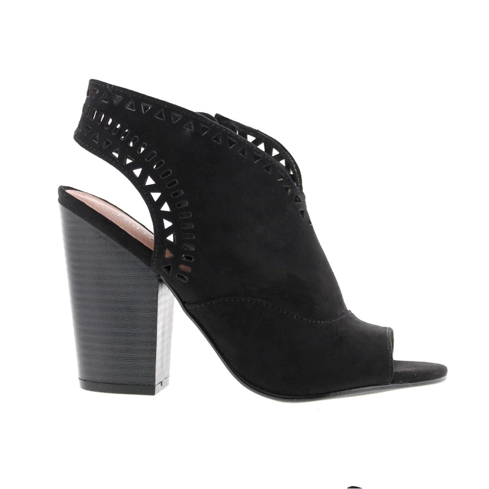 Indigo Rd Women's Izzo Sandal in Black
